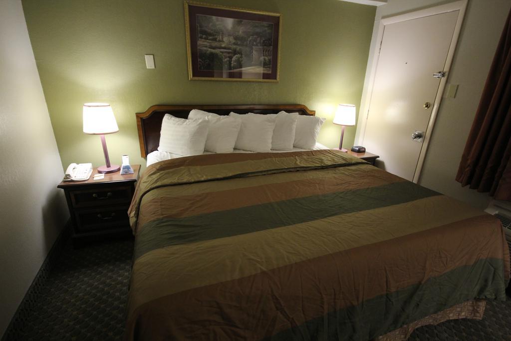 Rodeway Inn & Suites Nashville Zimmer foto